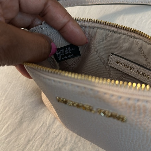 Michael Kors wristlet - Picture 5 of 5